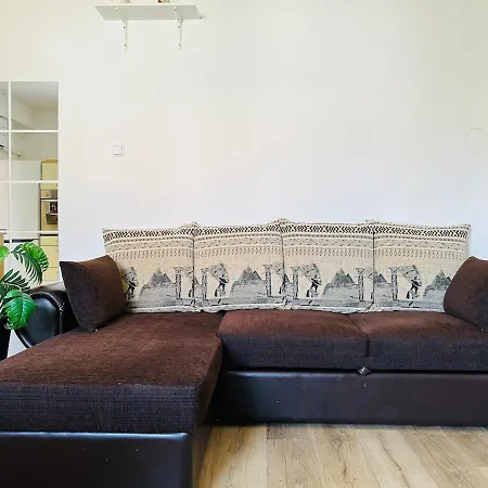 Apartment Spacious & Calm In